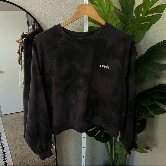 🖤 Levi’s Black Tie-Dye Crewneck Sweatshirt L | Cropped Cozy Pullover with Logo - Picture 1 of 5